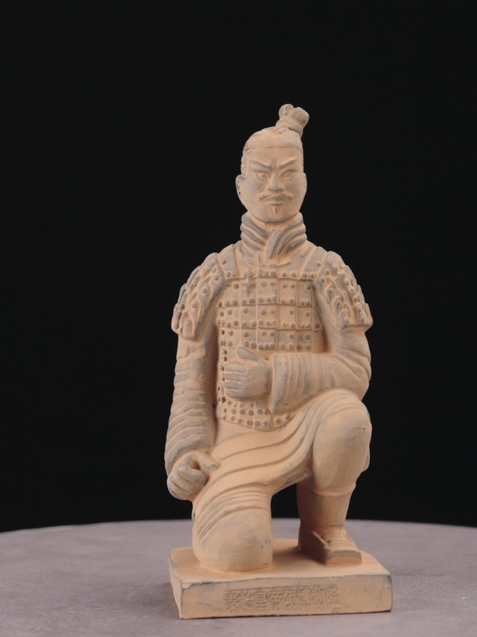 20CM Kneeling Archer - CLAYARMY-Detailed shot of the handcrafted facial expression and features on the 20CM Kneeling Archer.