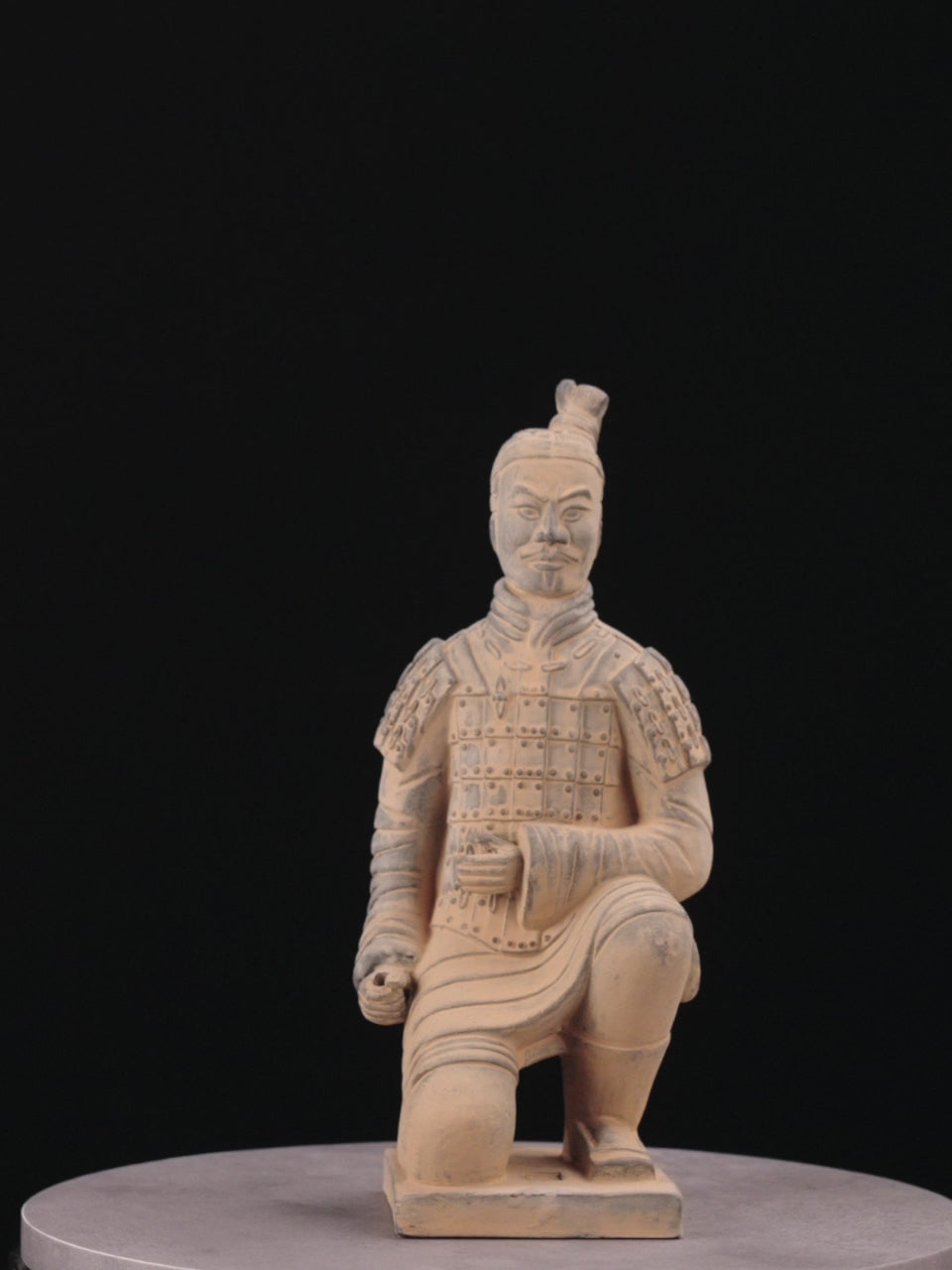 35CM Kneeling Archer - CLAYARMY-Overhead view emphasizing the isosceles triangle posture for stability on the 35CM Kneeling Archer.