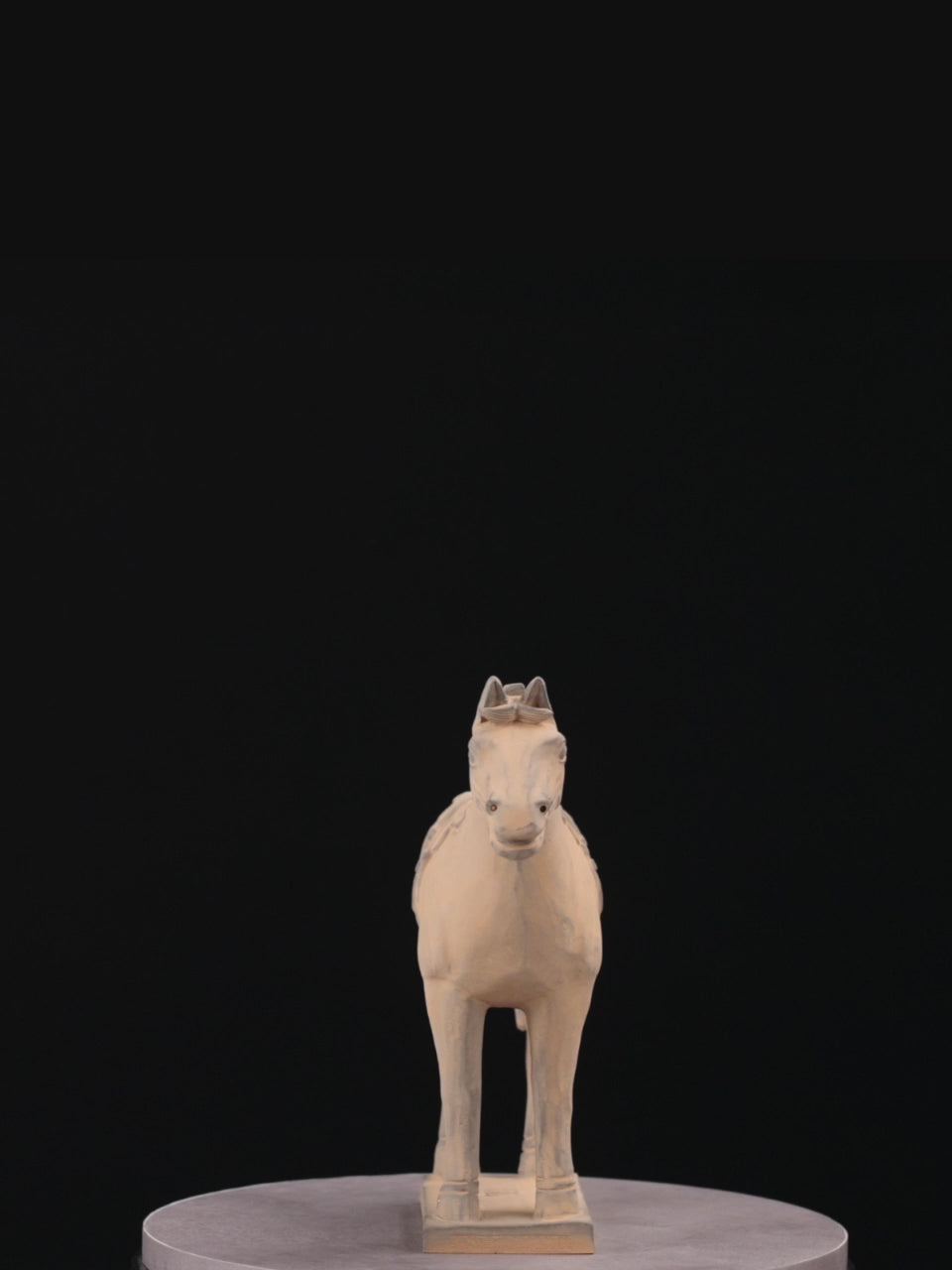 35CM Horse - CLAYARMY -Close-up of the hooves, revealing the meticulous attention to detail in our 35CM Clayarmy Terracotta Horse.