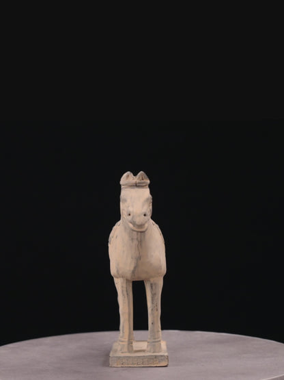 20CM Horse - CLAYARMY -Detailed shot showcasing the fine tail design and overall artistry of our 20CM Clayarmy Terracotta Horse.